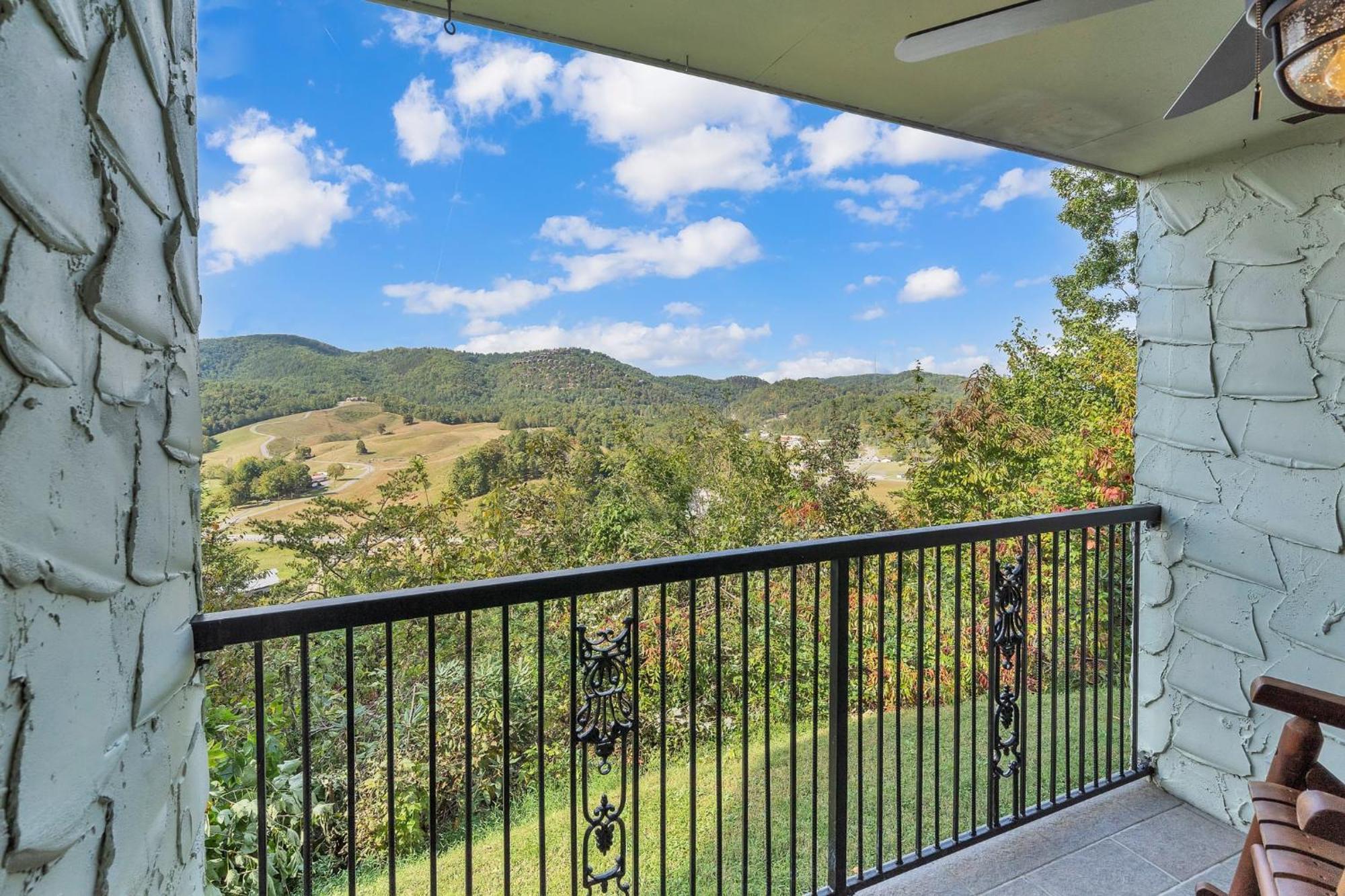 Mountain Views At Dolly'S Castle Unit 2 Apartman Sevierville Kültér fotó